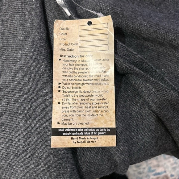 Hand knit NWT Grey Cashmere Poncho Sz M - Picture 7 of 9